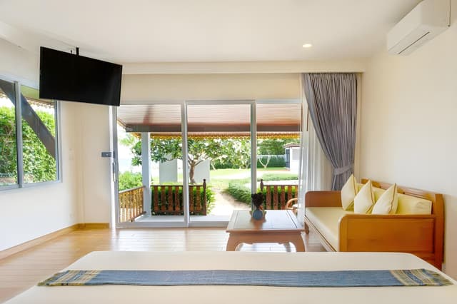 Aura Premier Room