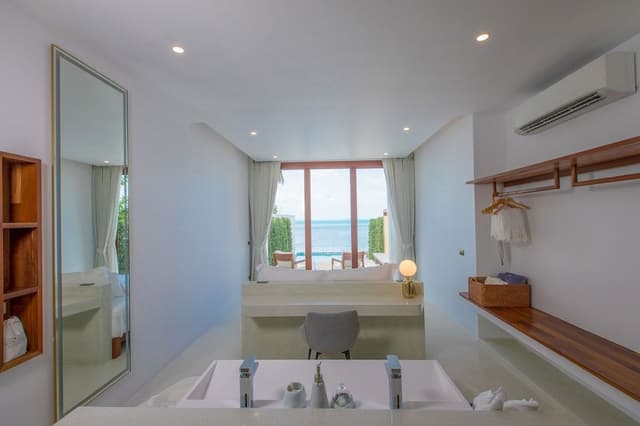 1 bedroom beachfront private pool