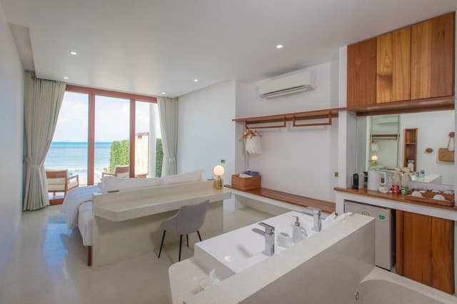 1 bedroom beachfront private pool