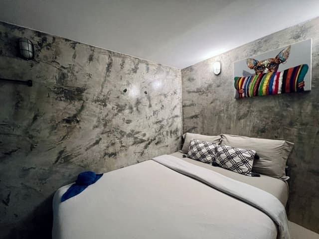 Basic Room, 1 Queen Bed