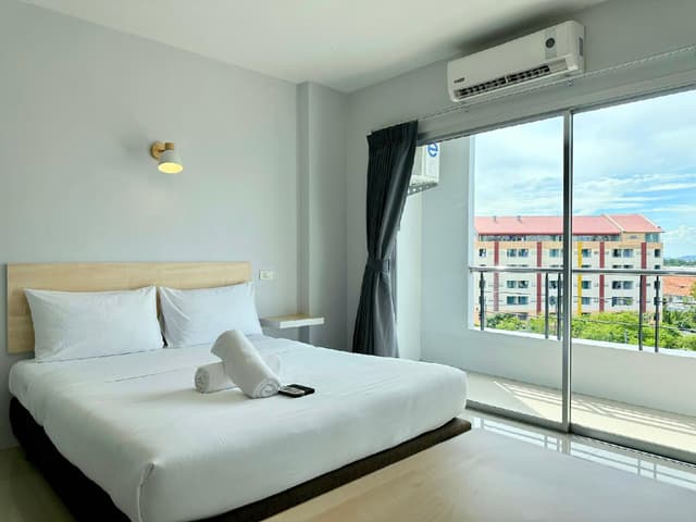 Deluxe Queen Room