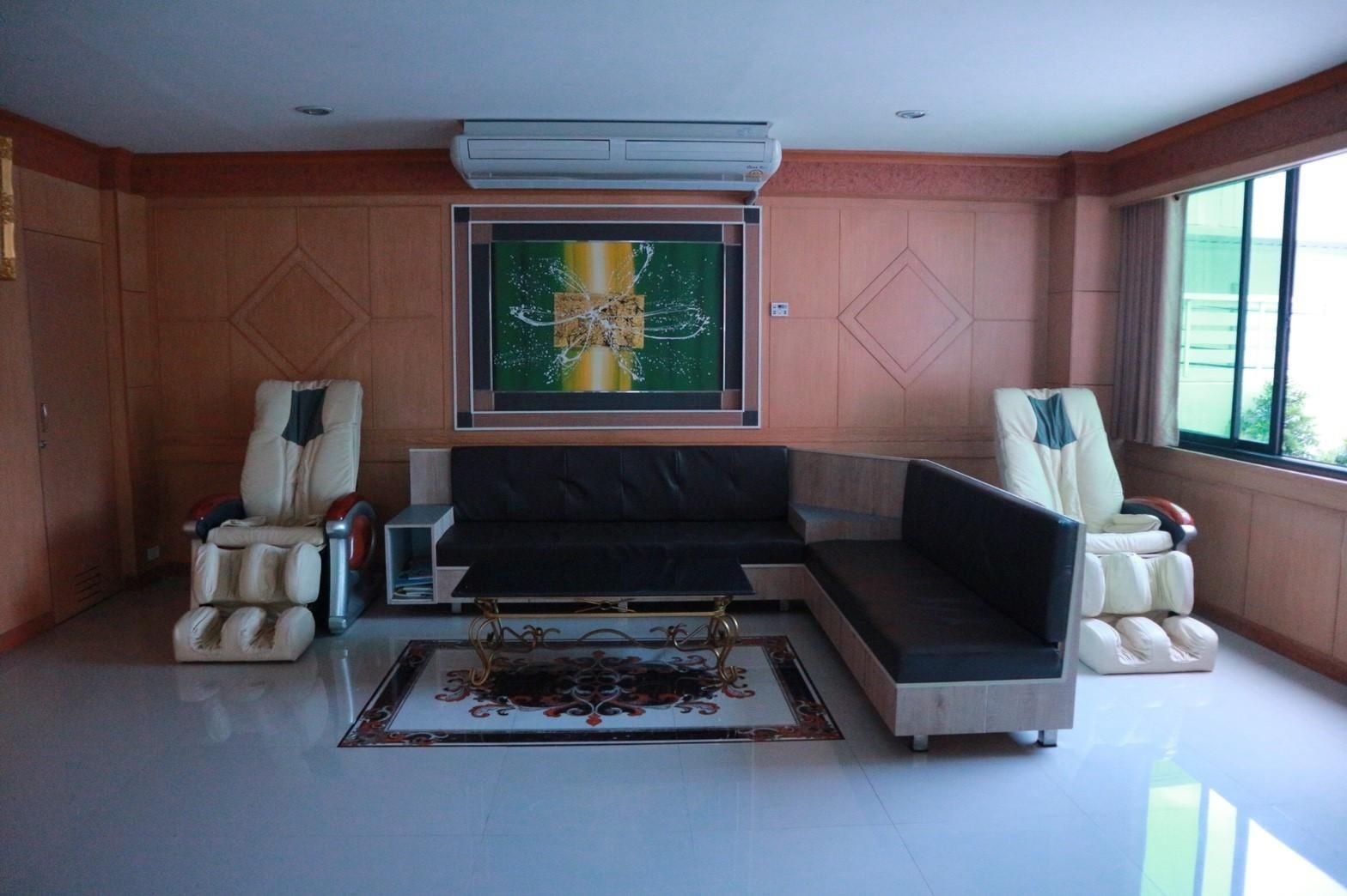 โรงแรมเพชรลดาพาวิเลี่ยน แอนด์ รีสอร์ท (Phetlada Pavilion & Resort)1