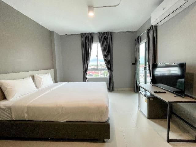 Deluxe - 1 King Bed