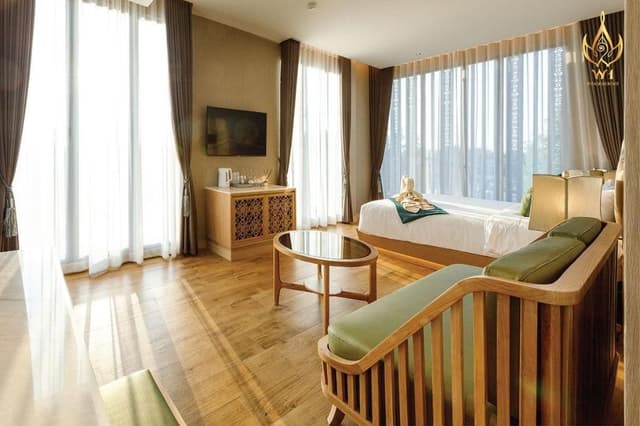 Deluxe King Suite with Jacuzzi