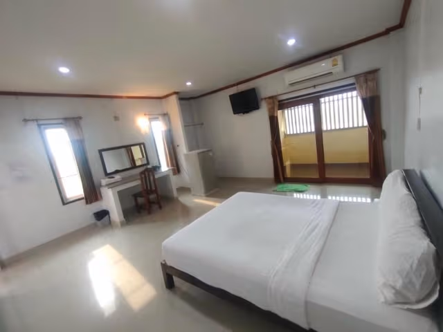 Deluxe Queen Bed