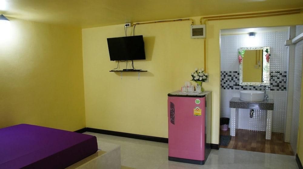 สีชังเจ้าขา รีสอร์ท (Sichangjowka Resort)0