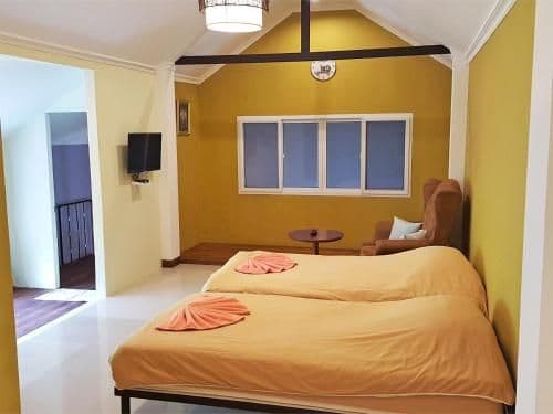 Family 2-Bedroom Bungalow - 6 Guests