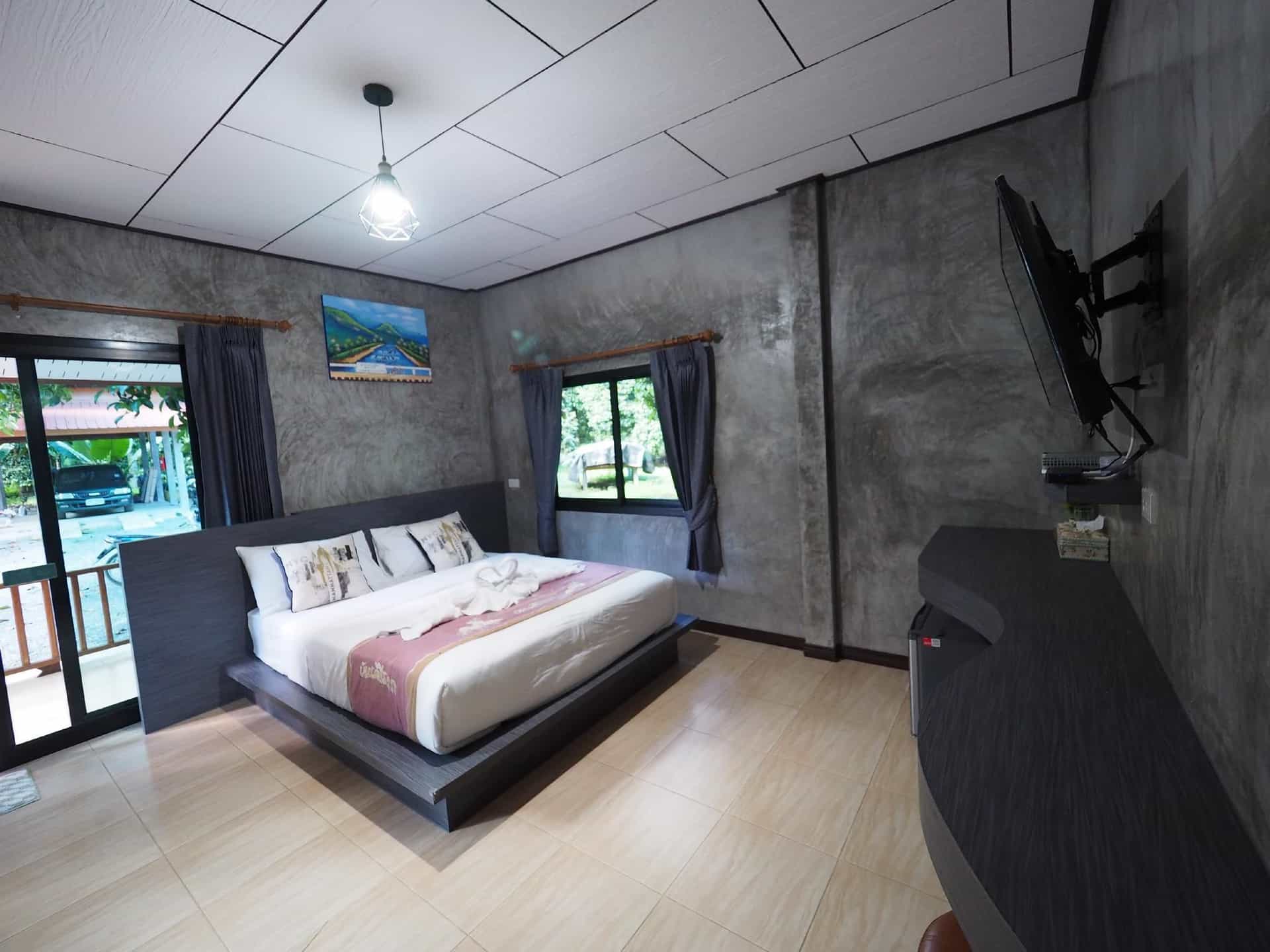 Baan Keree Thara Baan Keree Thara