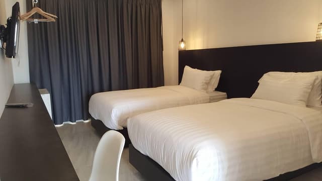 Twin Bed Room