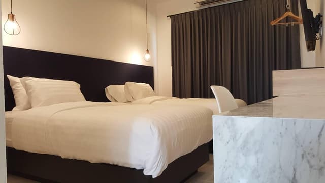 Twin Bed Room