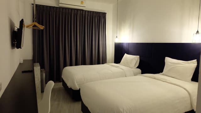 Twin Bed Room