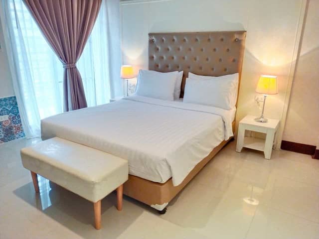 Deluxe Double Room (Must show company's ID and ID Card on Check in date)
