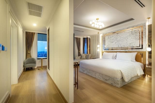 Suite, River View
