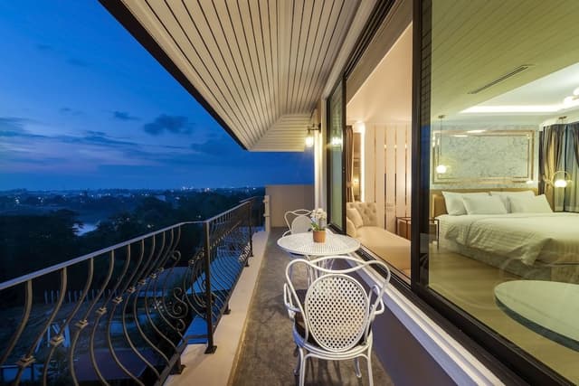 Suite, River View