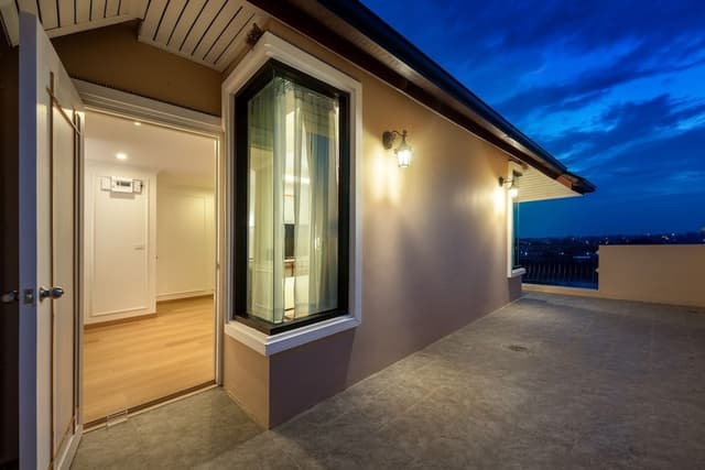 Suite, River View