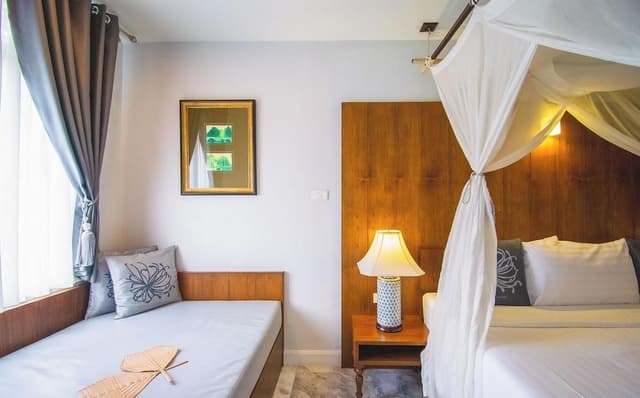 Deluxe Plus King bed