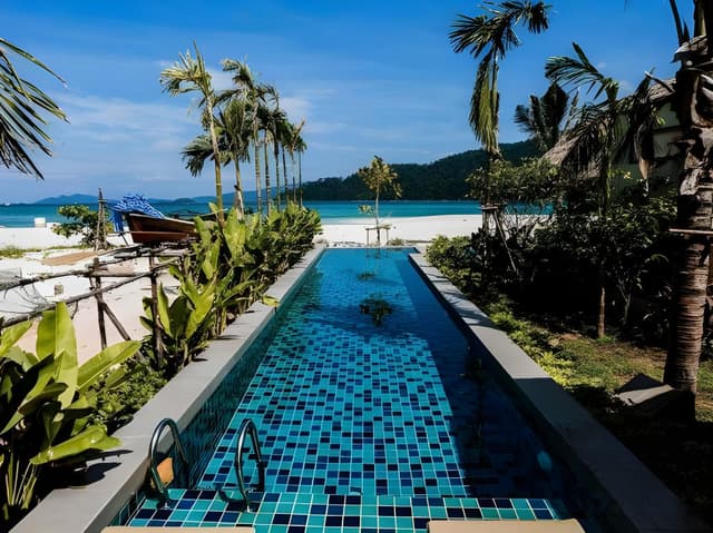 Casa Pool Access Garden Partial Ocean View