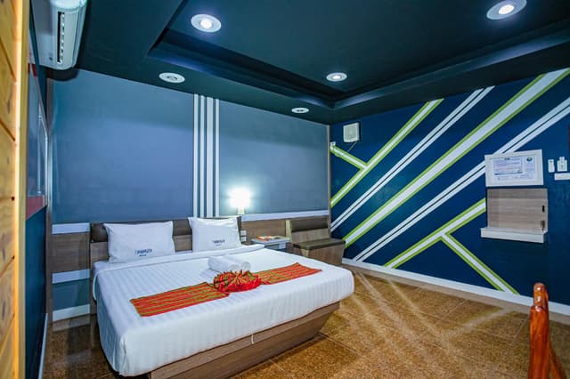 Deluxe King Bed
