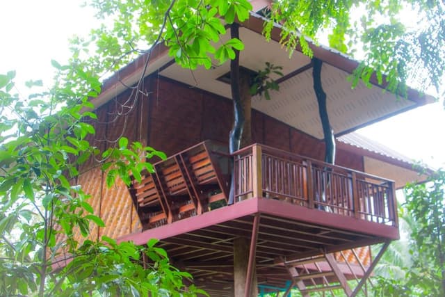 Tree House Deluxe Air-con