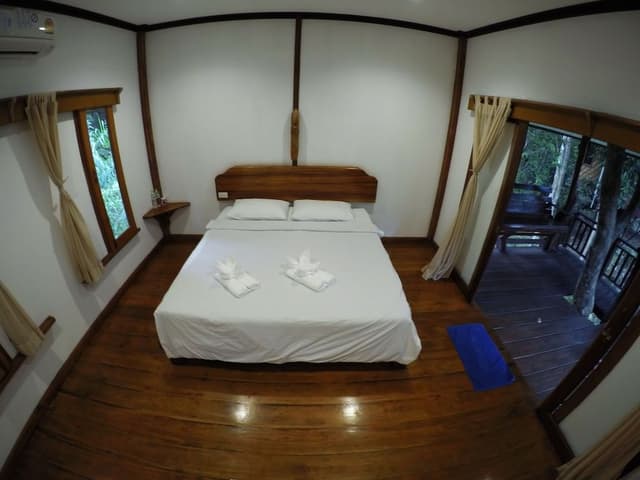Tree House Deluxe Air-con