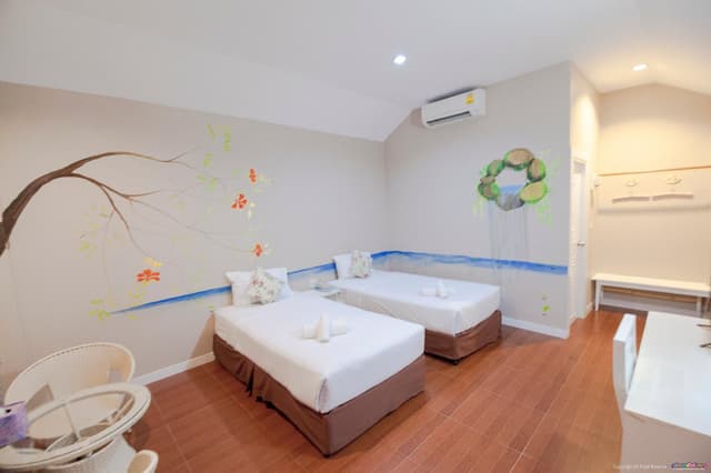 Twin Bedroom