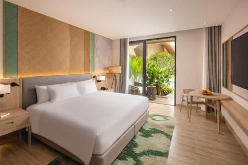 Superior Pool Access King Room