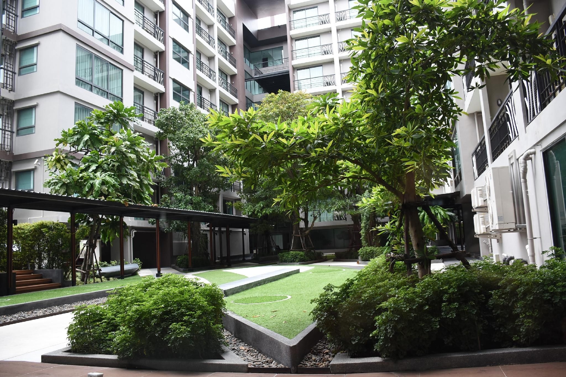 ฌ เฌอ-เดอะ กรีน โฮเทล (Chor Cher-The Green Hotel)0