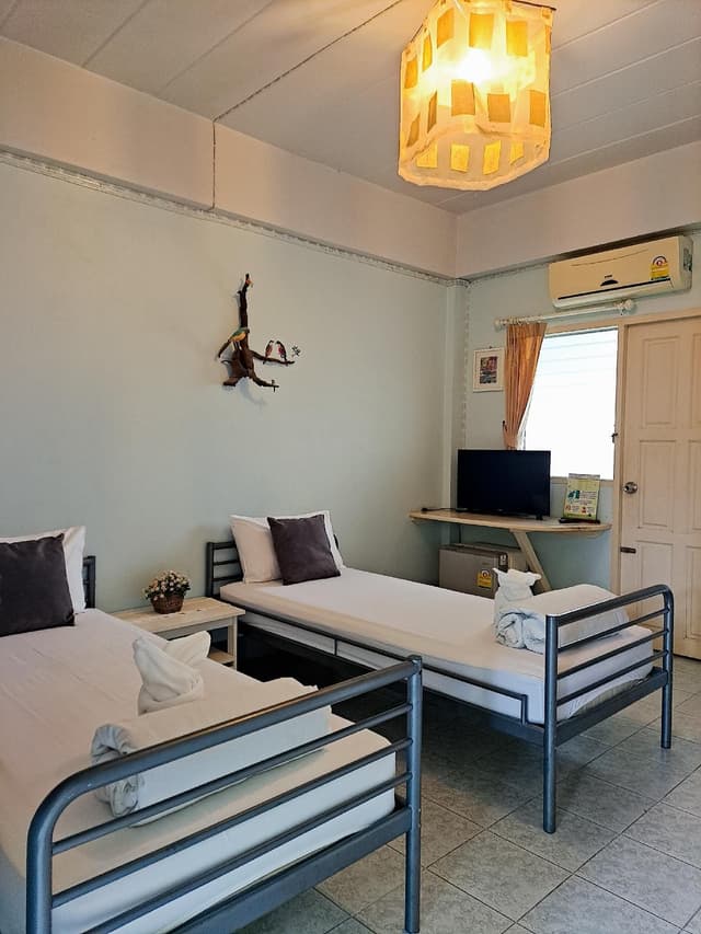 Twin Bed Room