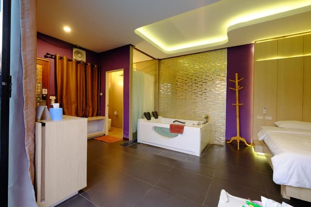 Jacuzzi Pool Deluxe