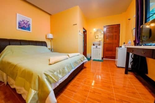 Queen Bed Room