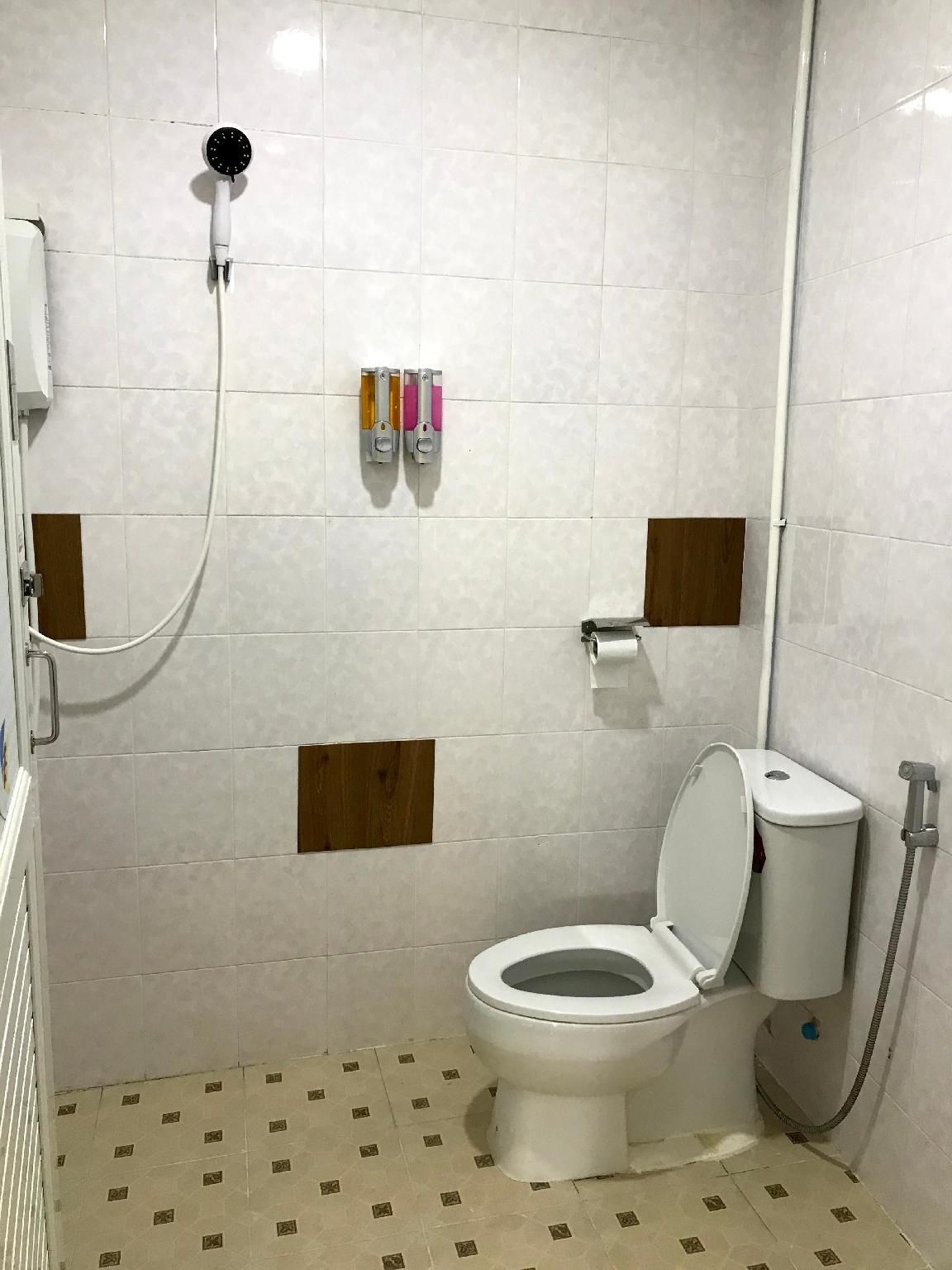 Anna HOSTEL0