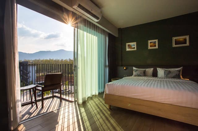 Deluxe King Room