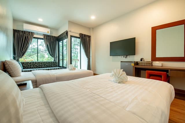 Deluxe Twin Room - Breakfast Included