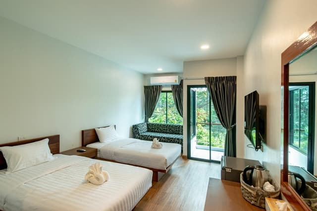 Deluxe Twin Room - Breakfast Included