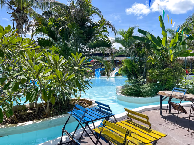 Deluxe Pool View Twin room