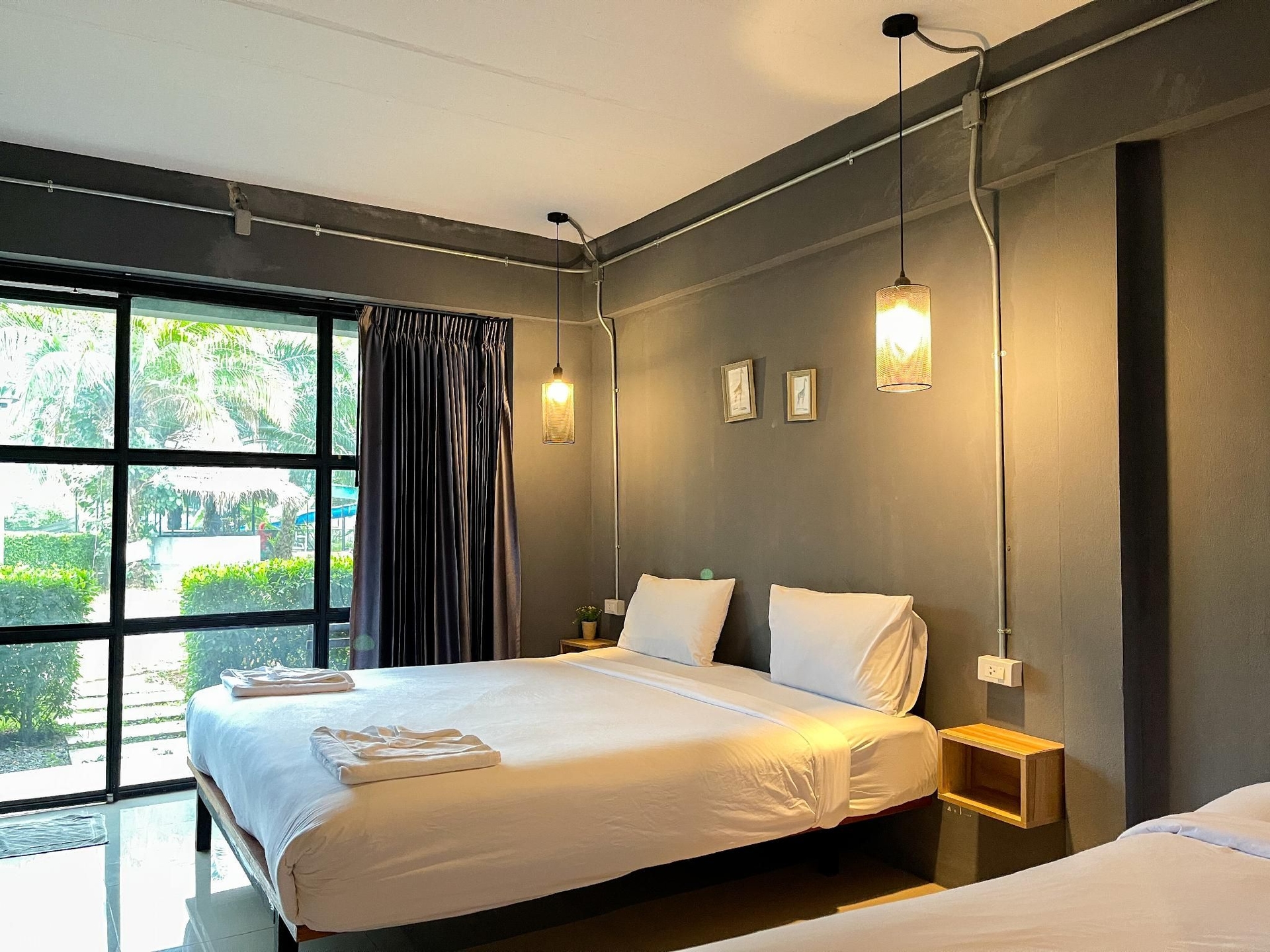แวร์เฮาส์ 18 พูล คาเฟ่ รีสอร์ต (Warehouse18 Pool Cafe Resort)1