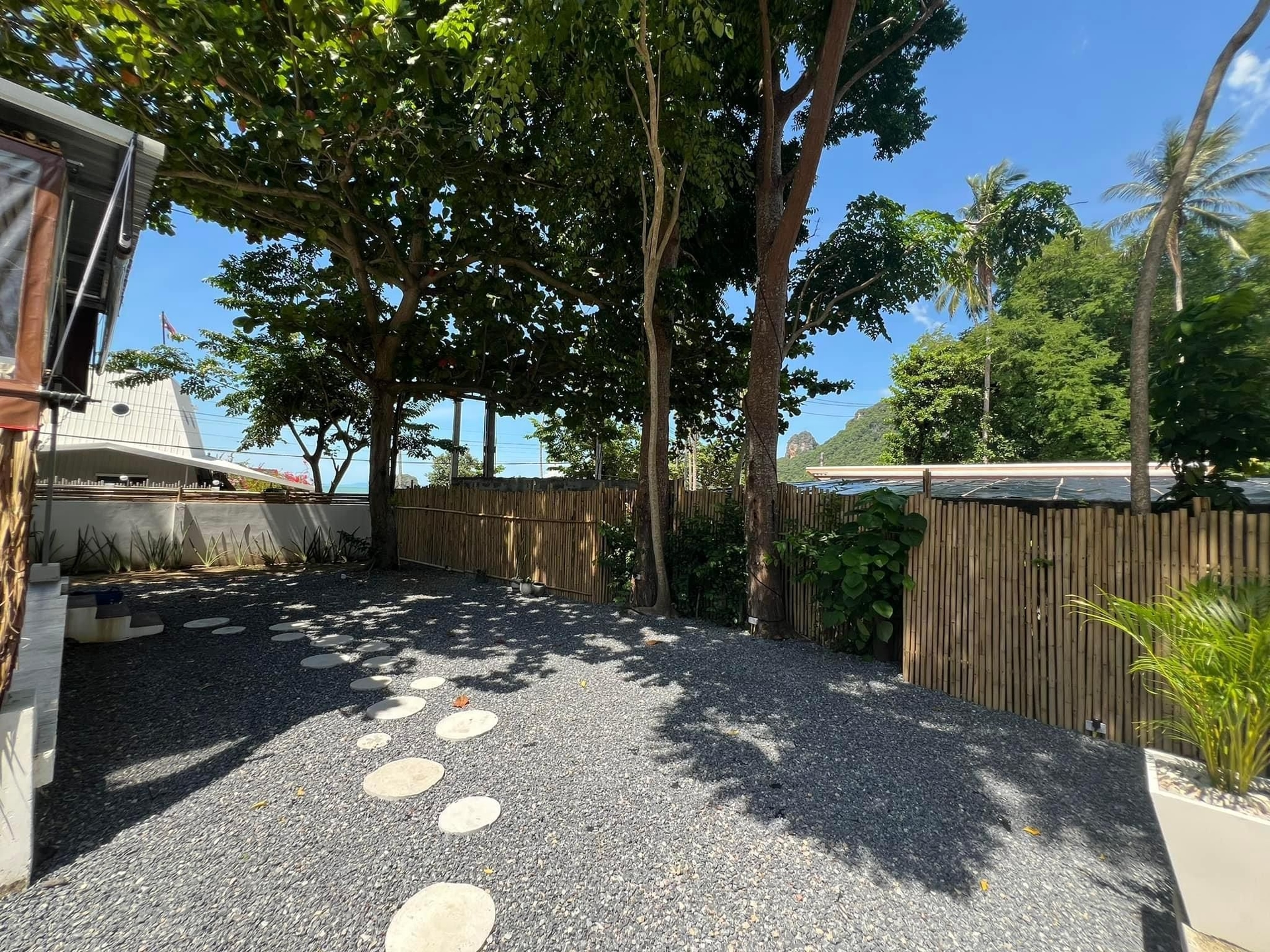 ชิลล์ เลย์ รีสอร์ท ดอนสัก (Chill Lay Resort Donsak)1