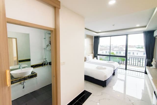 Deluxe Twin Room, City View