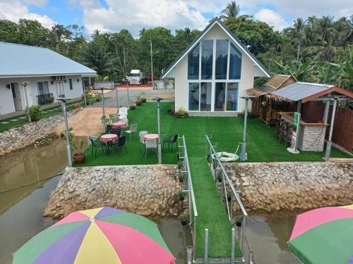 Boathouse marina restaurant and homestay2