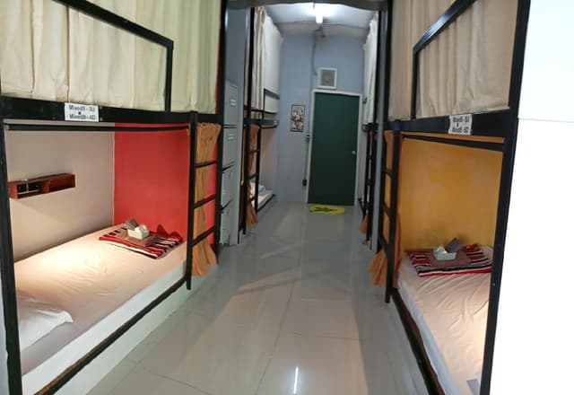 10 Bed Mixed Community Dorm