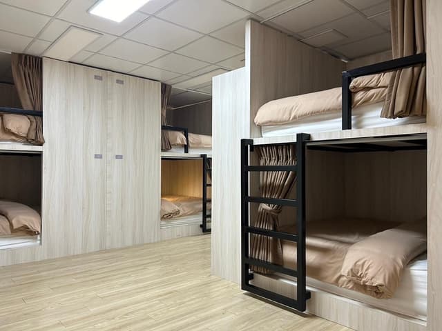 Bed in 8-Bed Mixed Dormitory Room - 18-40 Years Only