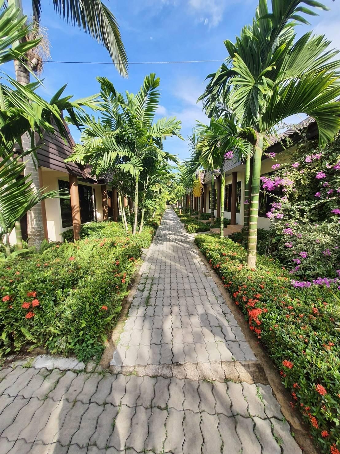 โรงแรม อมรอินน์ รีสอร์ท (Amorn Inn Resort Hotel)2