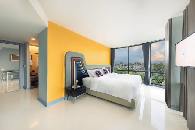One Bedroom Suite with Bathtub