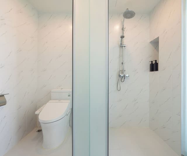 One Bedroom Suite with Bathtub