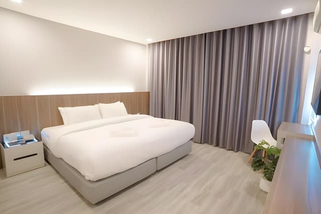 Deluxe King Room