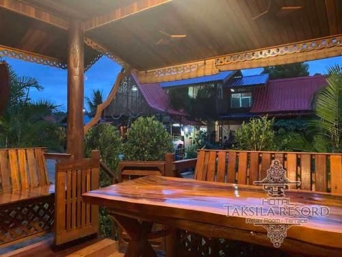 ฏักร์ศิลารีสอร์ต (Taksila Resoed)2