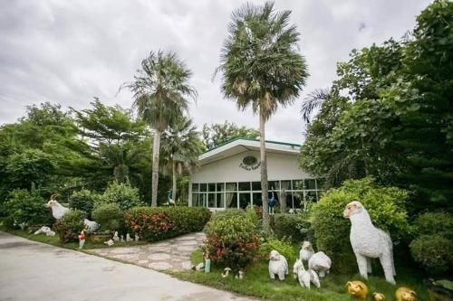 รุ่งเรือง รีสอร์ท (Rung Rueng Resort)0
