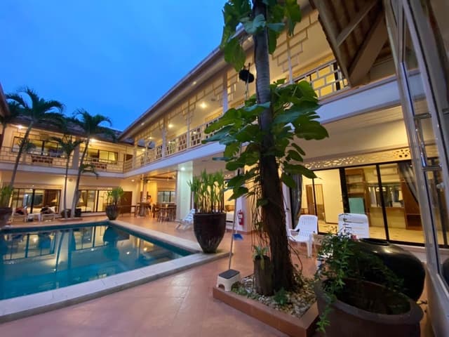Grand Pool Villa
