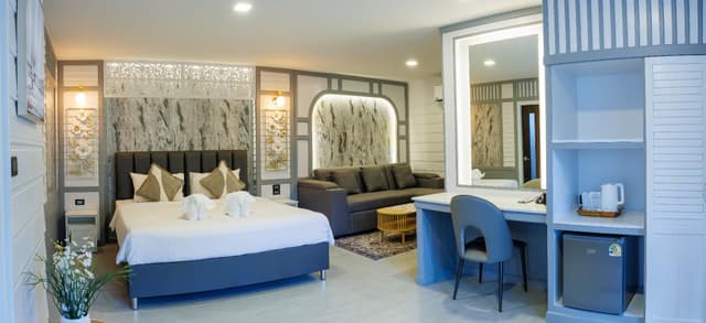 Royal Garden View Suite