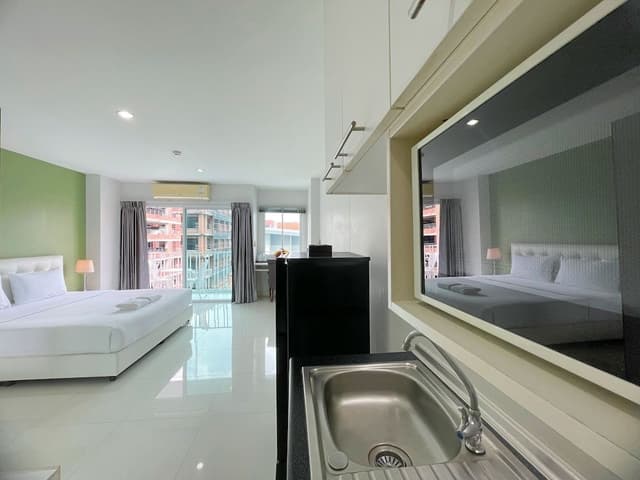 Deluxe Room, Pool View